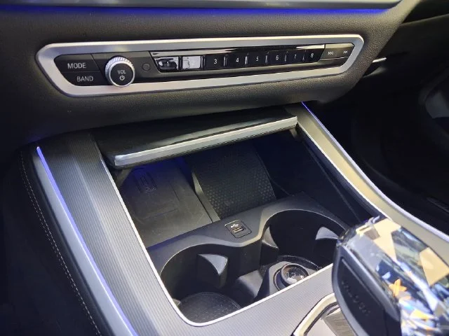Used 2023 White BMW sDrive40i image 22
