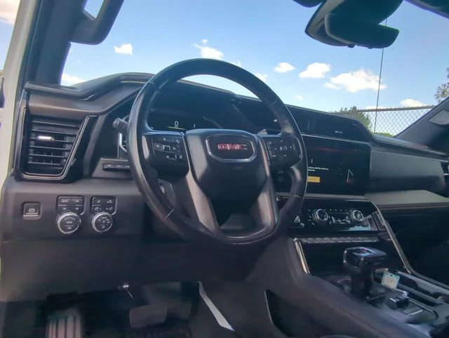 Used 2024 White GMC AT4 image 9