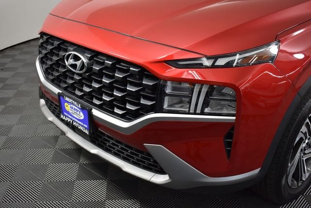 Used 2023 Red Hyundai SE image 4