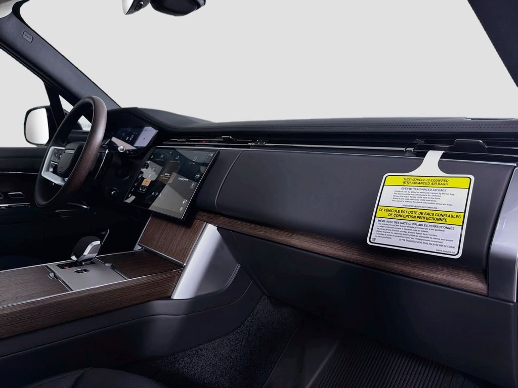 New 2026 Carpathian Grey Land Rover SE image 31