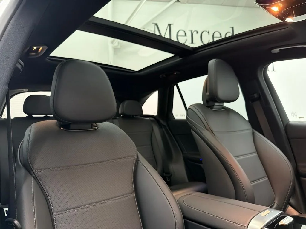 New 2027 White Mercedes-Benz GLC 300 image 28