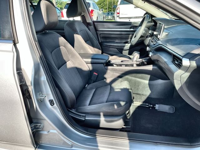 Used 2021 Silver Nissan 2.5 SV image 26