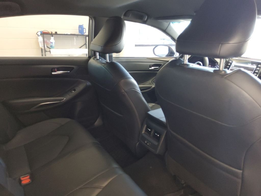 Used 2022 White Toyota XLE Plus image 17