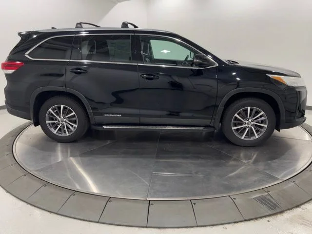Used 2019 Black Toyota XLE image 6