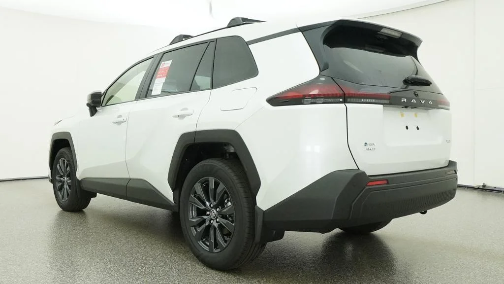 New 2026 Wind Chill Pearl Toyota XLE Premium image 19