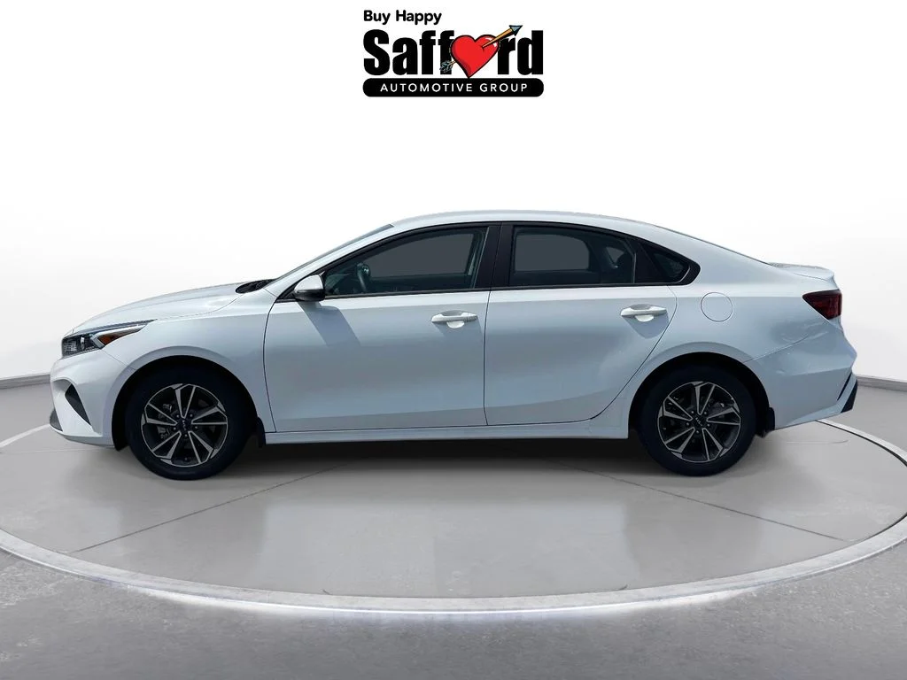Used 2024 White Kia LXS image 4