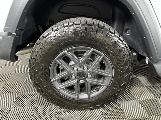 Used 2026 White/off-white Jeep Sport S image 12
