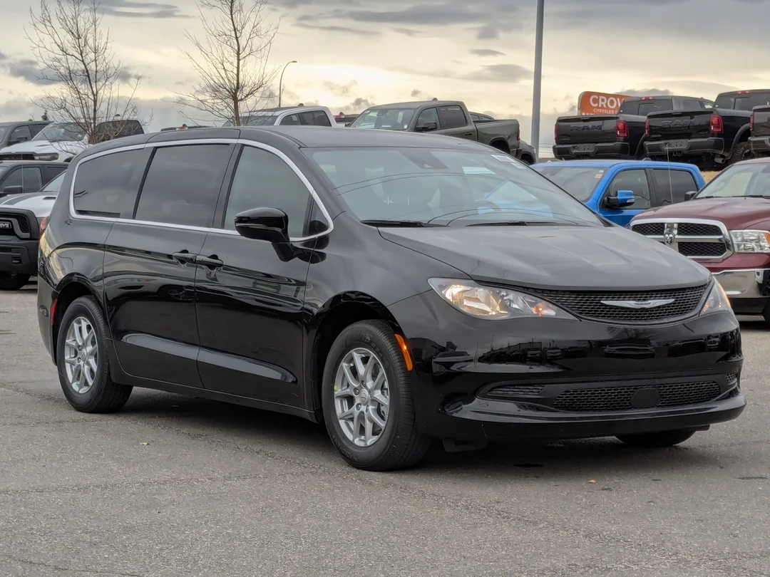 New 2026 Black Chrysler SXT - - FWD - Power Liftgate - Power Sliding Doors - Leather & More! image 2