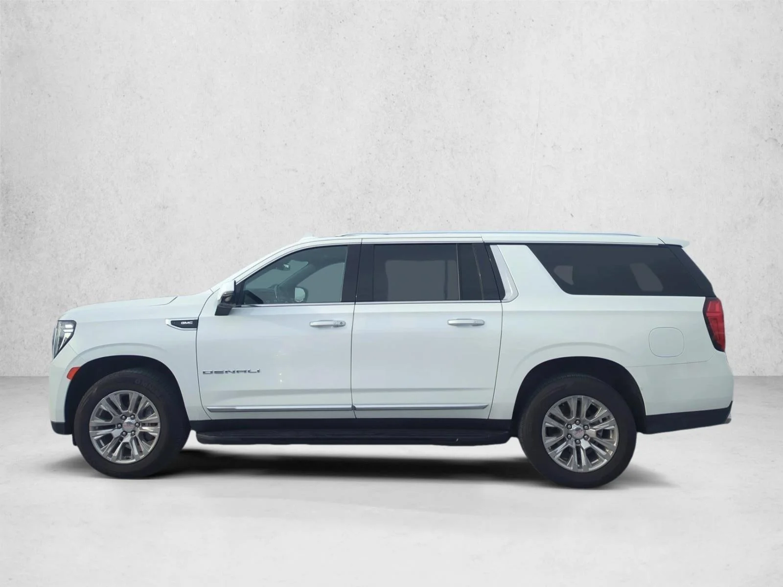 Used 2023 Summit White GMC Denali image 5