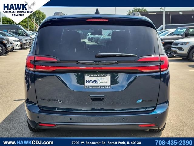 Used 2024 Blue Chrysler Select Premium S Appearance image 5