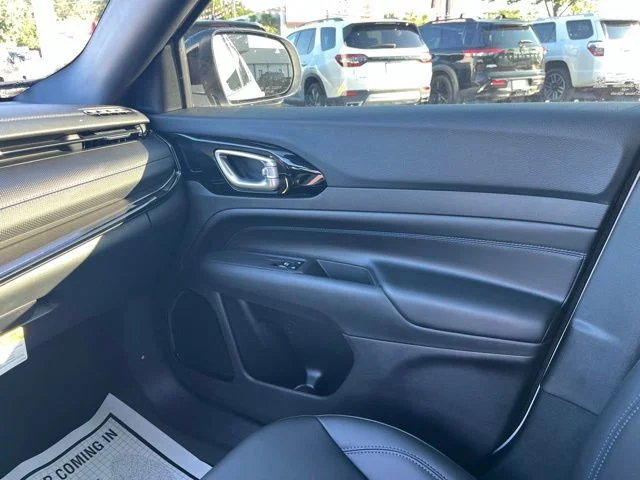 New 2026 Bright White Clearcoat Jeep Latitude image 14
