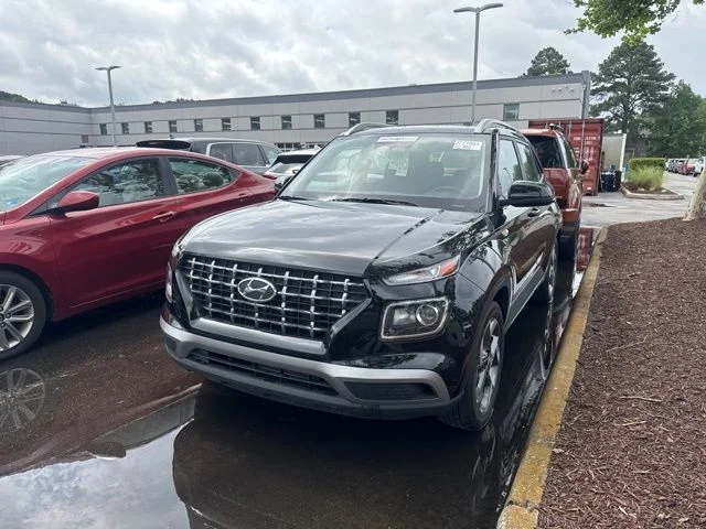 Used 2025 Onyx Black Hyundai SEL image 4