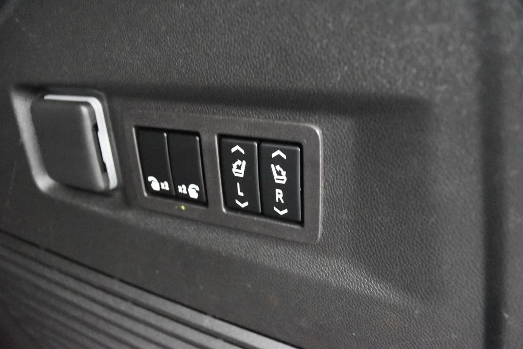Used 2023 Blue GMC Denali Ultimate image 24