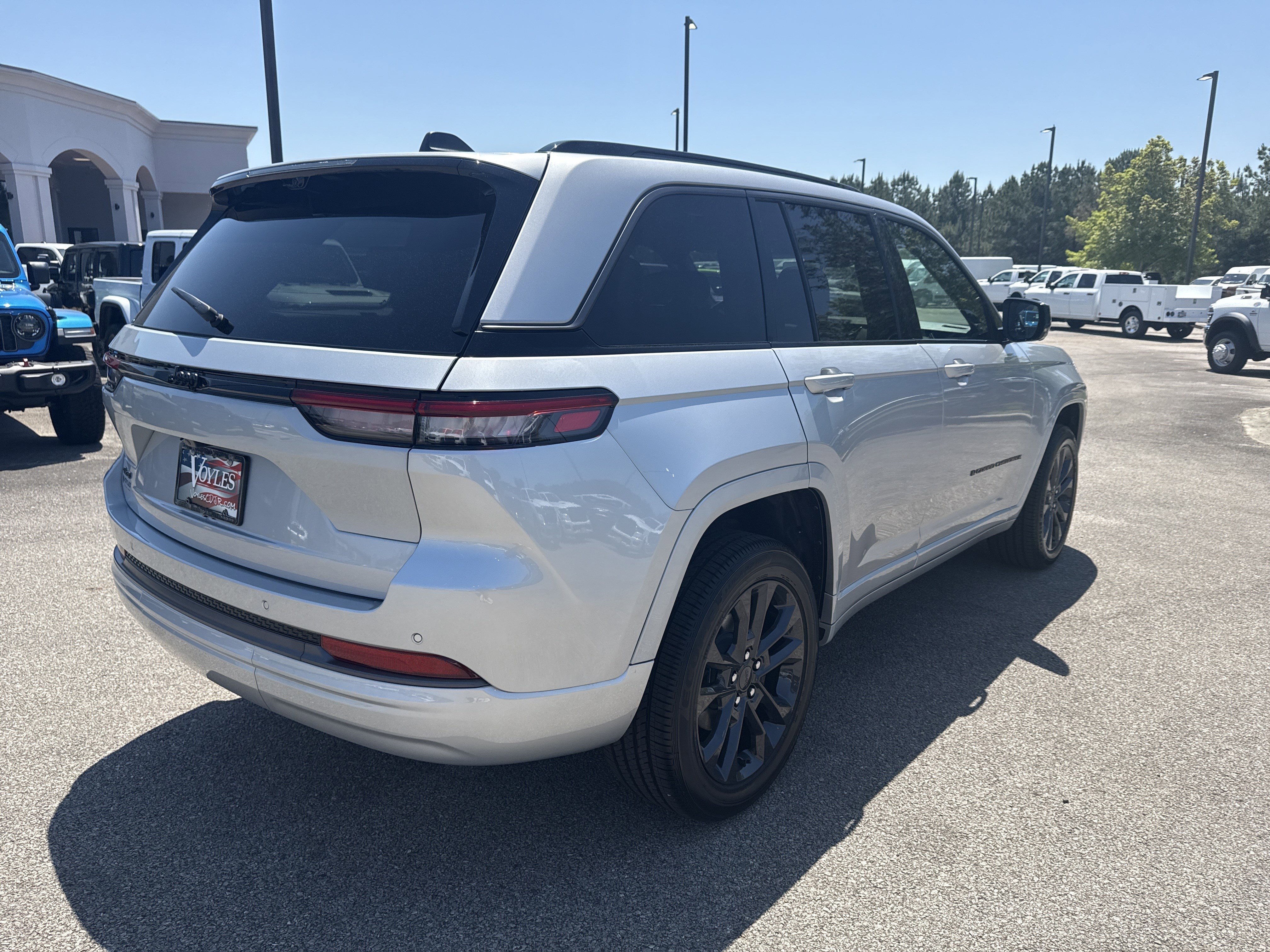 New 2026 Silver Zynith Jeep Limited Reserve image 7