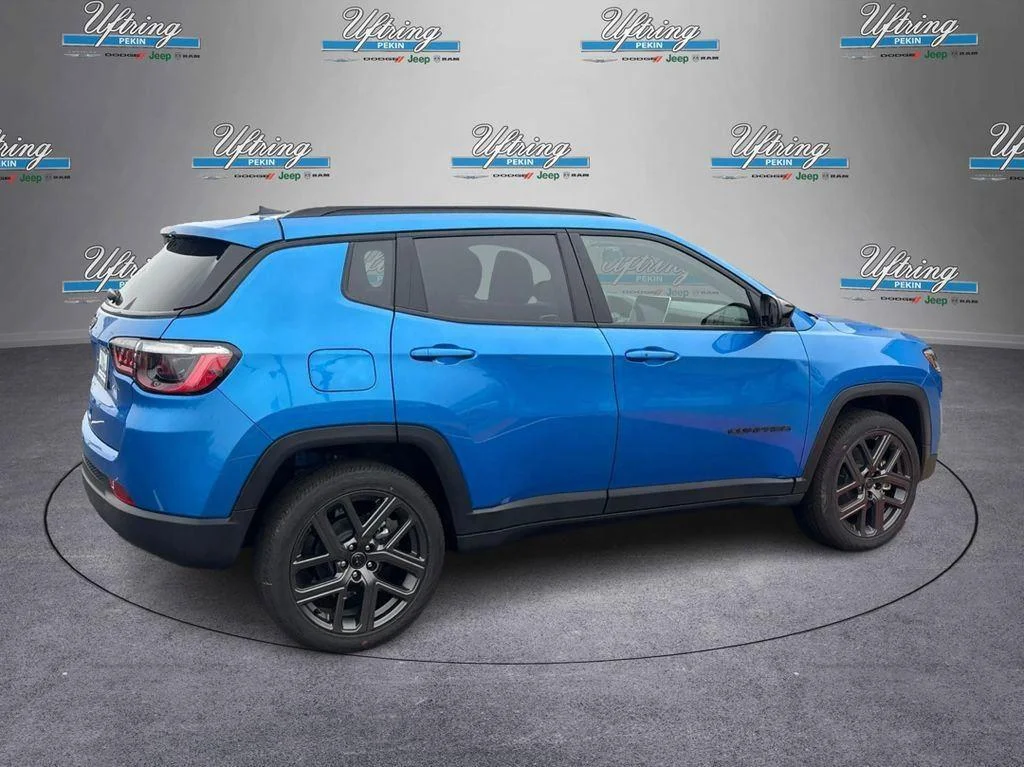New 2026 Hydro Blue Pearlcoat Jeep Latitude Altitude image 3