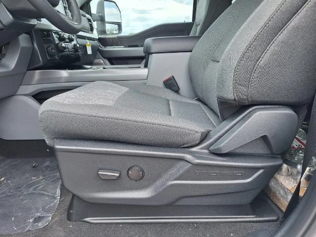 New 2026 Oxford White Ford F-250® XLT image 13