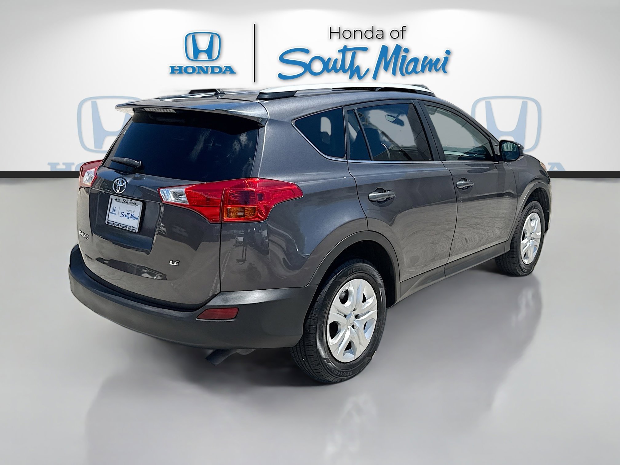 Used 2015 Magnetic Gray Metallic Toyota LE image 7