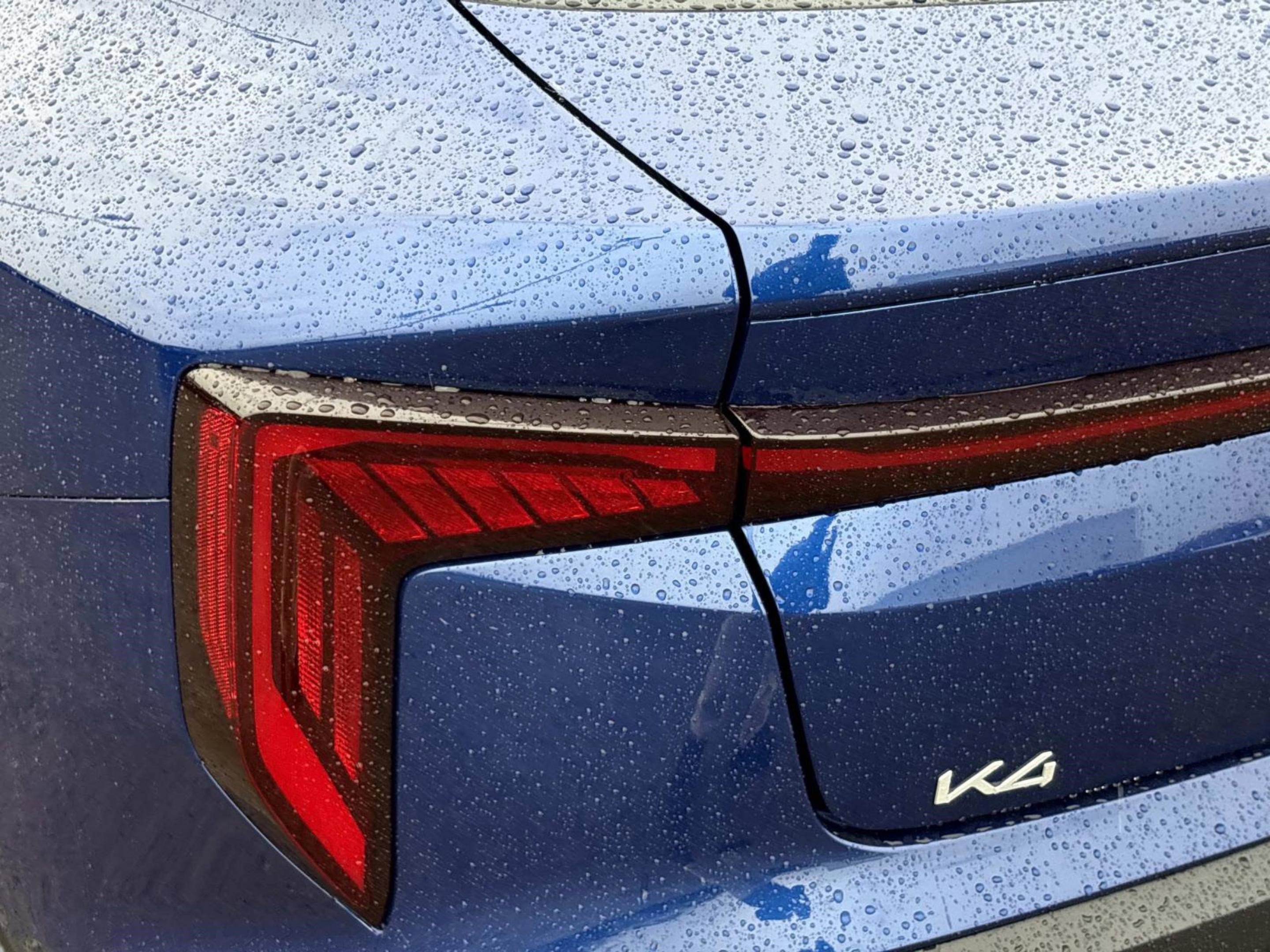 New 2025 Deep Sea Blue Kia LXS image 11