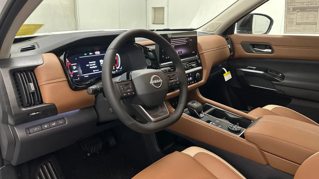 New 2026 Everest White Pearl TriCoat / Super Black Two-tone Nissan Platinum image 17
