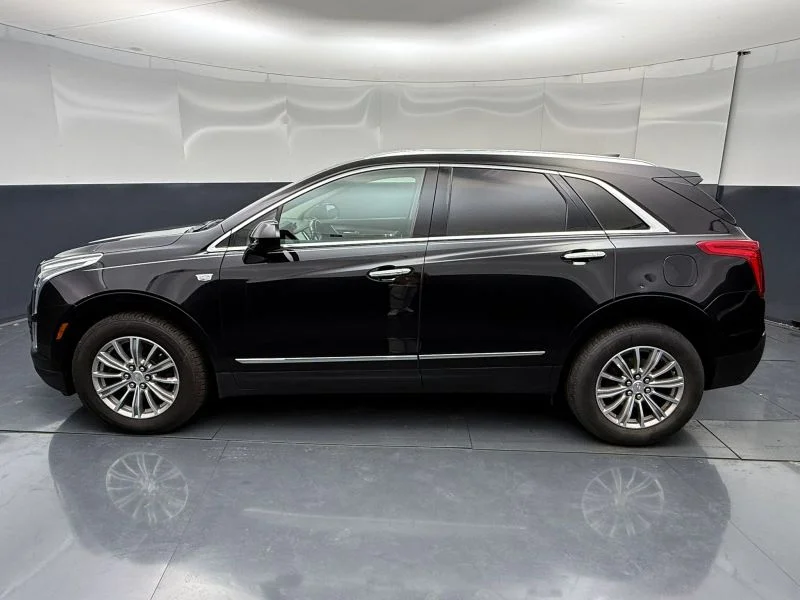 Used 2017  Cadillac Luxury Sport Utility 4D image 7