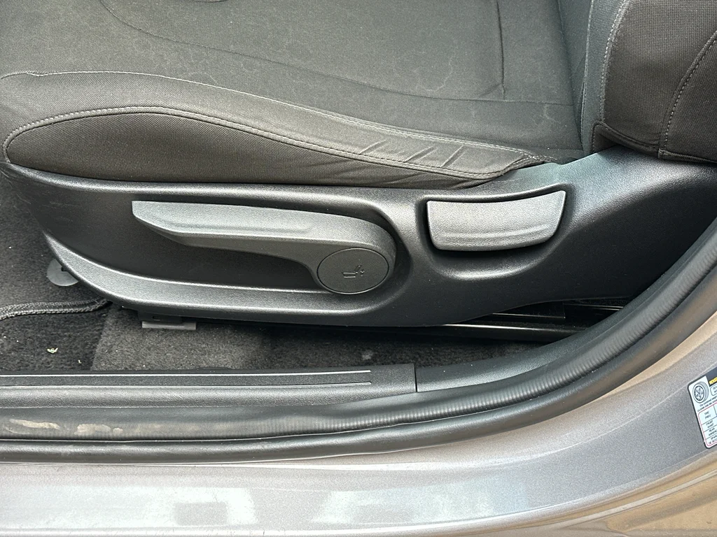 Used 2023 Fluid Metal Hyundai Blue image 28