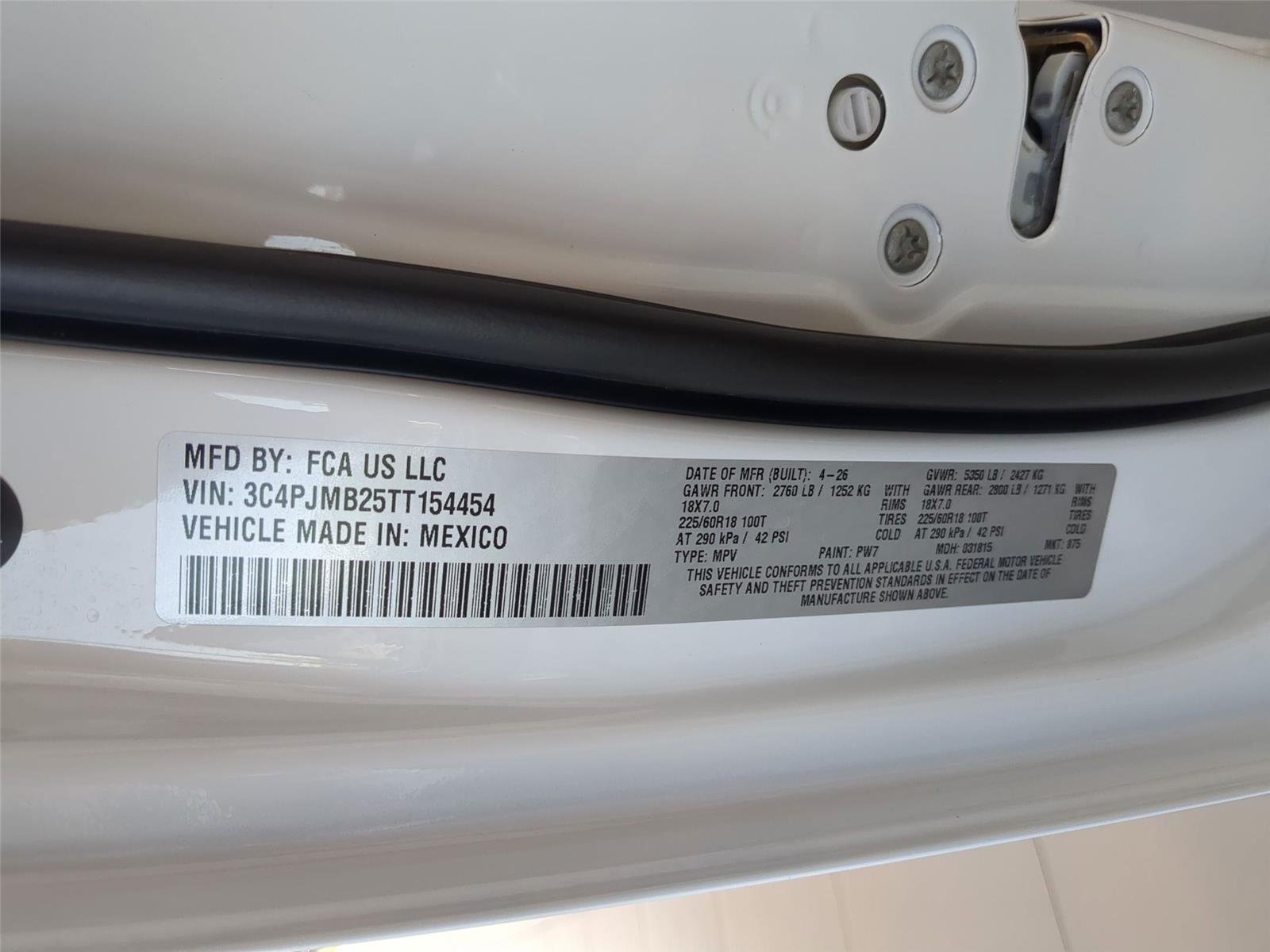 New 2026 Bright White Clear-Coat Exterior Paint Jeep Limited image 29