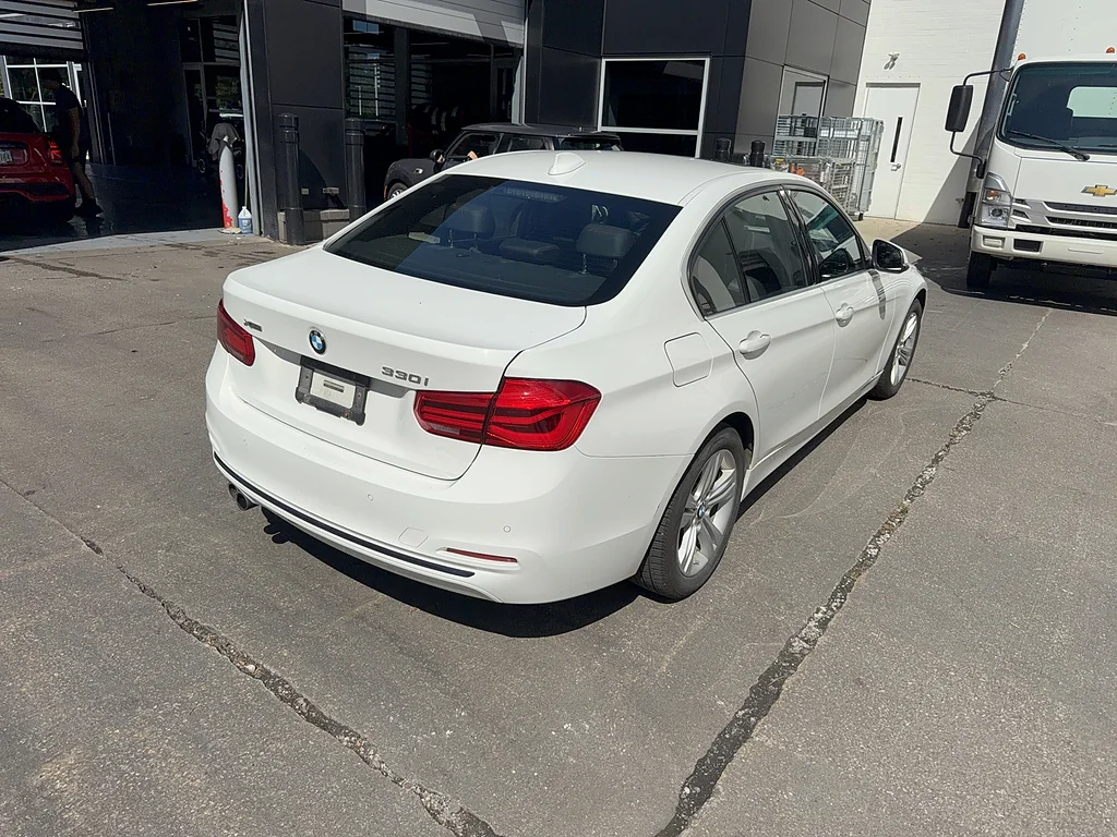 Used 2017 WHITE BMW 330i xDrive image 3