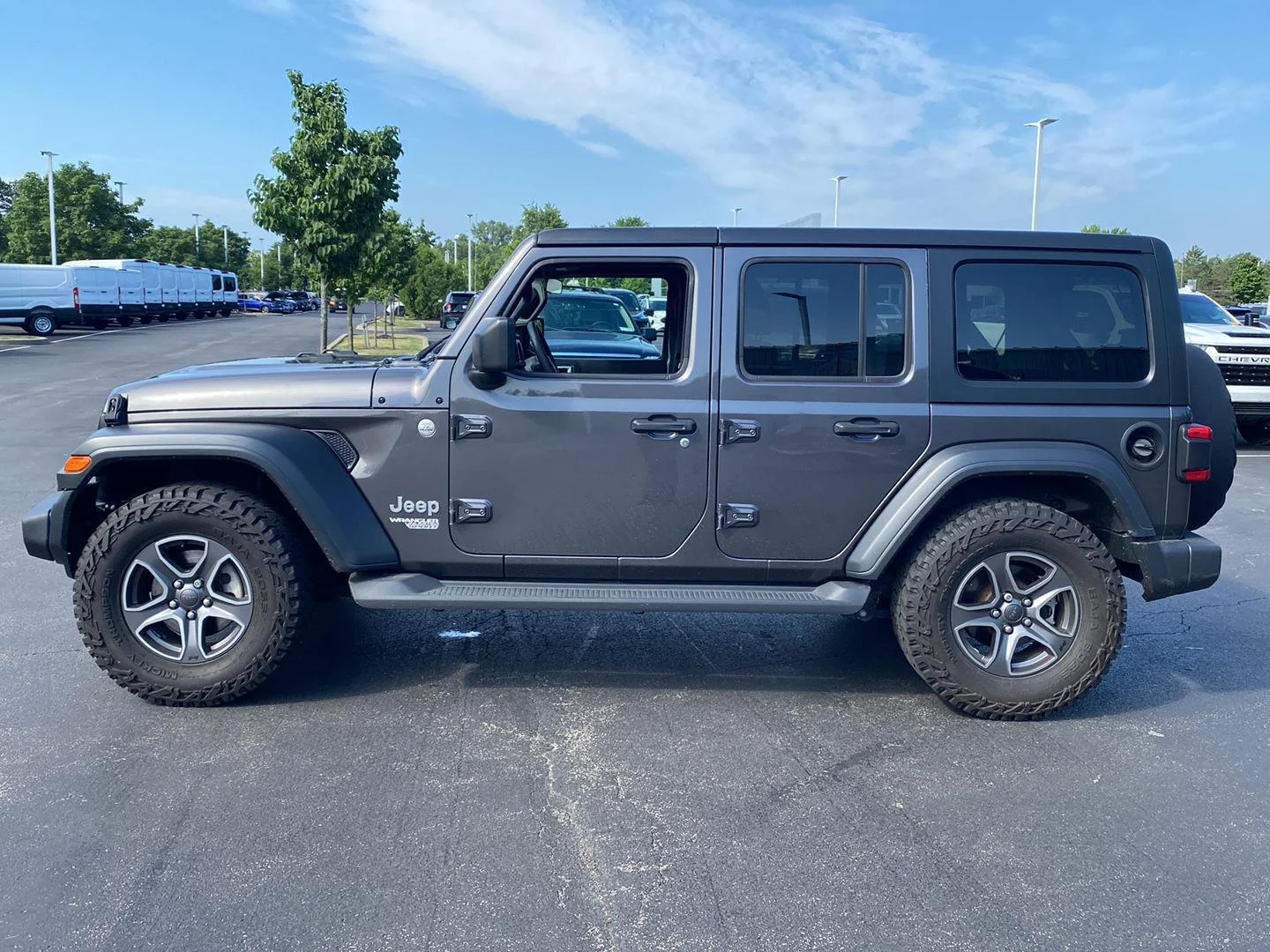 Used 2018 Granite Crystal Metallic Clearcoat Jeep Sport S image 7