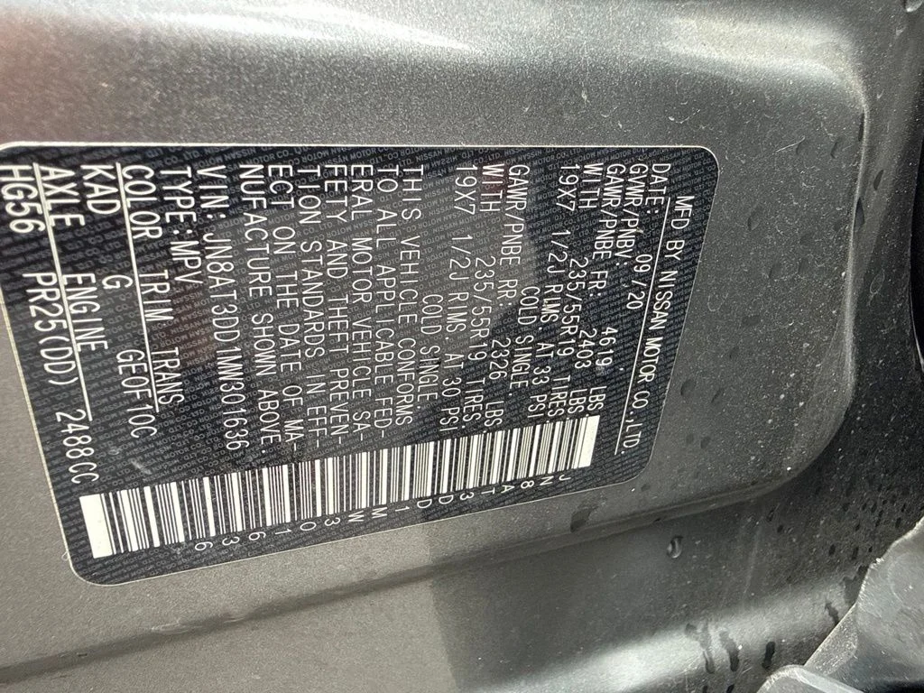 Used 2021 Gray Nissan Platinum image 10