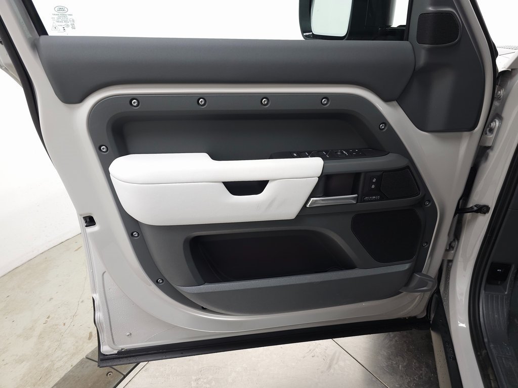 2026 LAND ROVER DEFENDER - Image 12