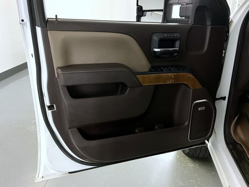 Used 2018 Beige Chevrolet LTZ image 9