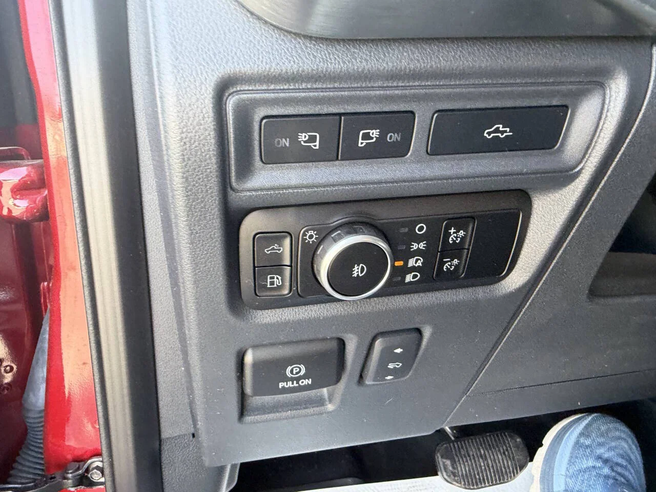 Certified Used 2023 Red Ford Lariat 4x4 4dr SuperCrew 5.5 ft. SB image 28