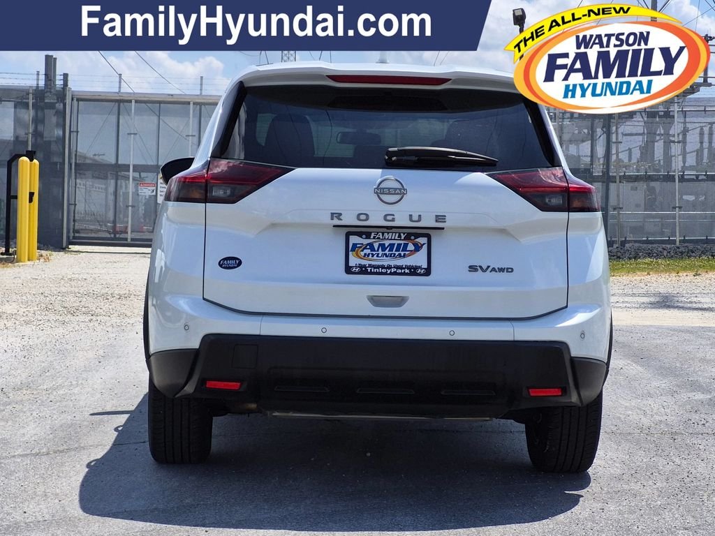 Used 2024 White Nissan SV image 5