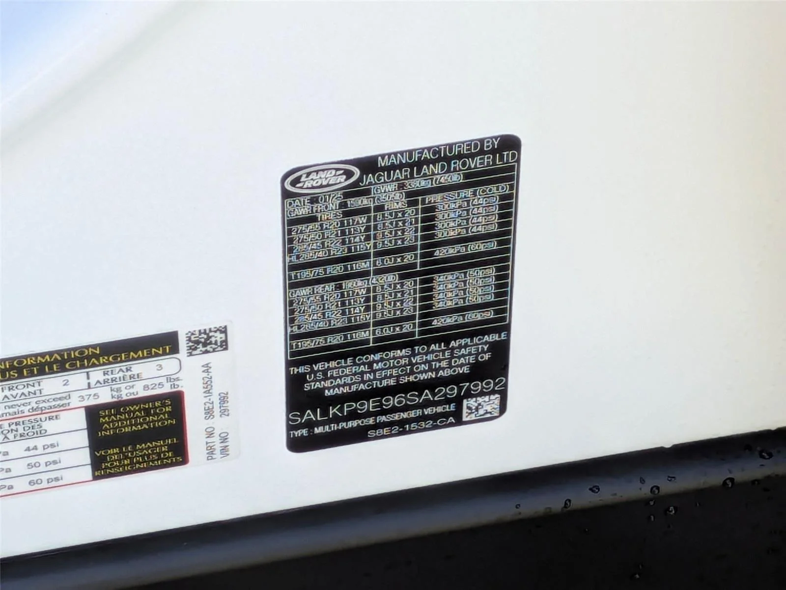 Used 2025  Land Rover SE image 36