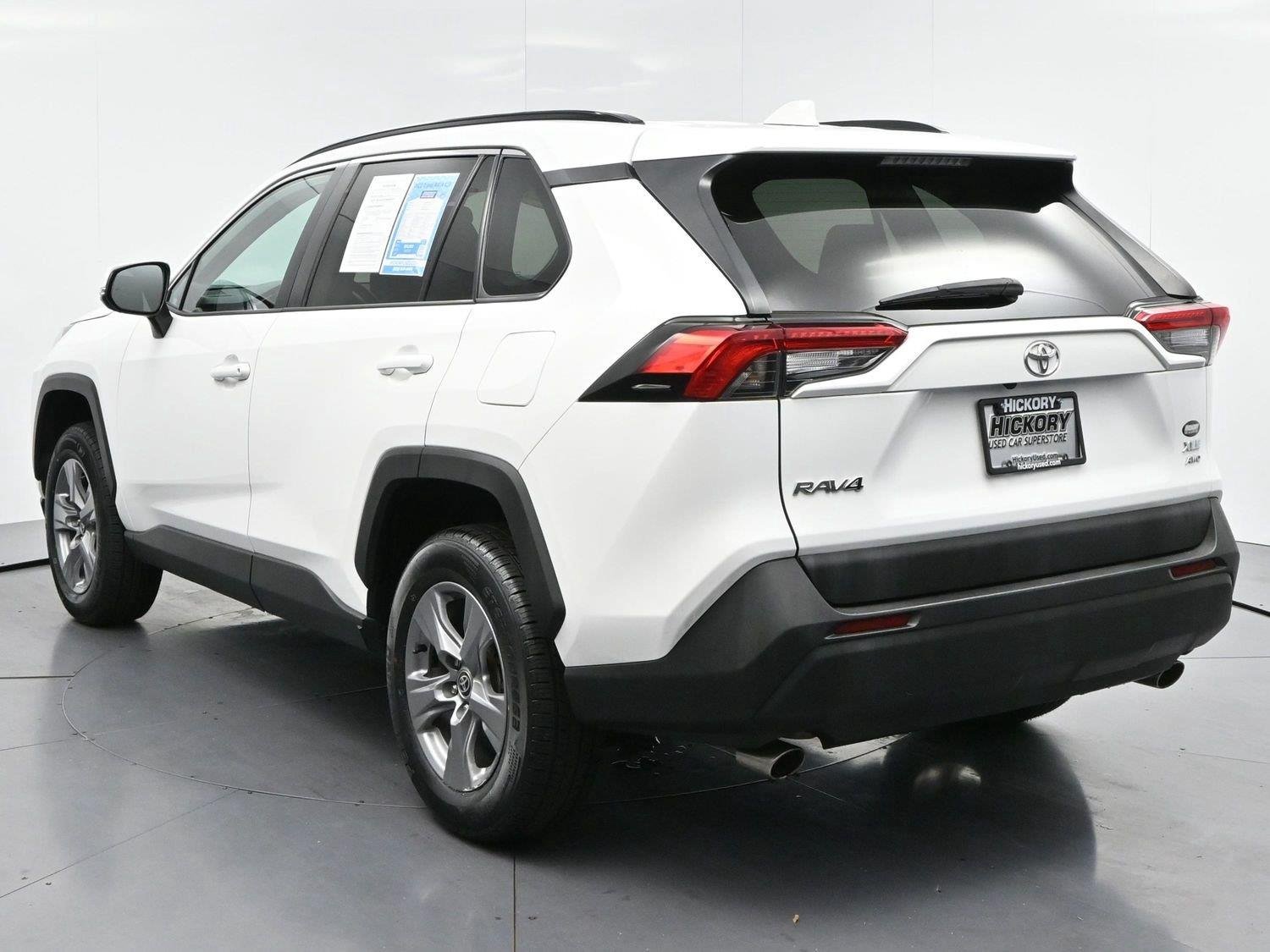 Used 2022 White Toyota XLE image 6