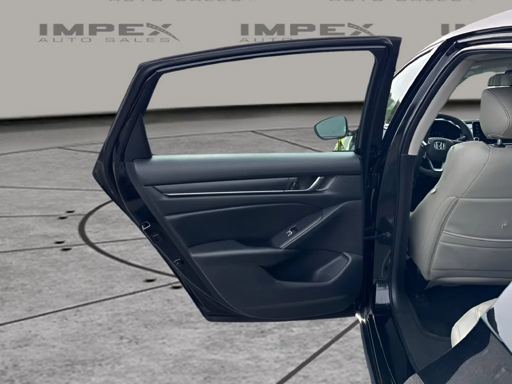 Used 2019  Honda EX image 28