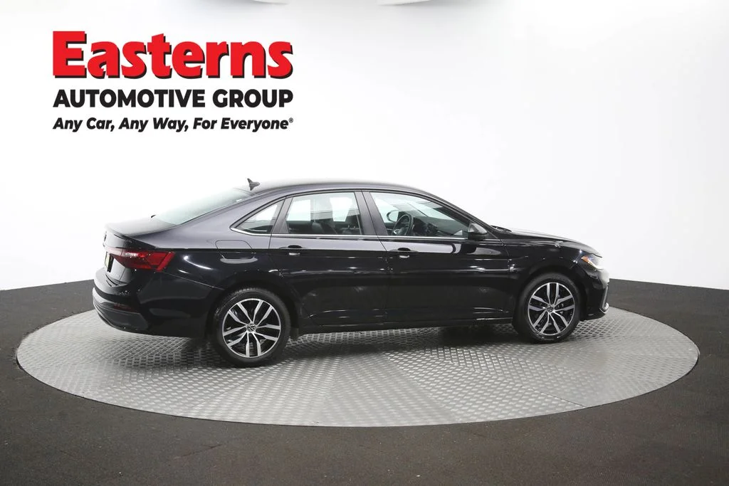 Used 2025 Black Volkswagen 1.5T SE image 42