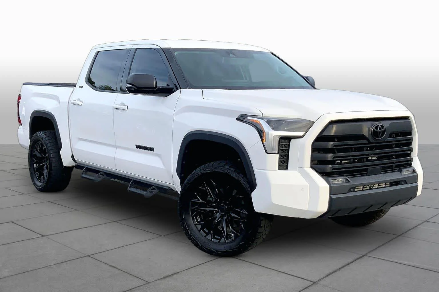 Used 2023 Ice Cap Toyota SR5 image 3