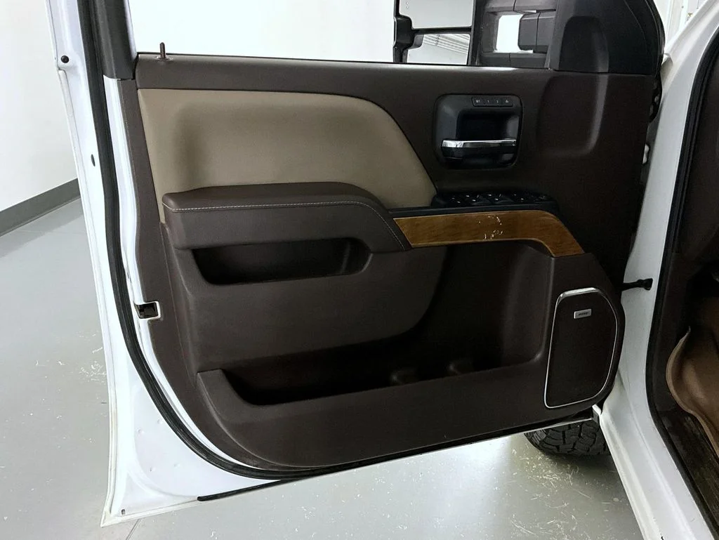 Used 2018 Beige Chevrolet LTZ image 9