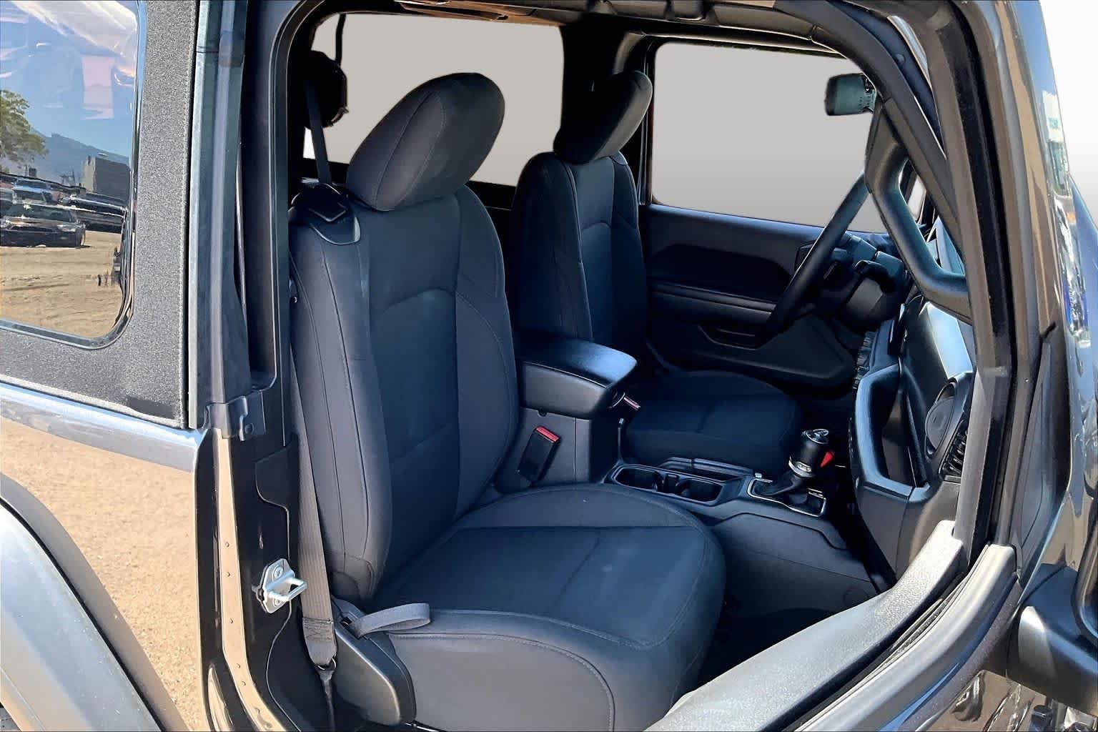 Used 2023 Granite Crystal Metallic Clearcoat Jeep Willys image 7