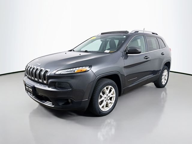Used 2016 Gray Jeep Latitude image 3