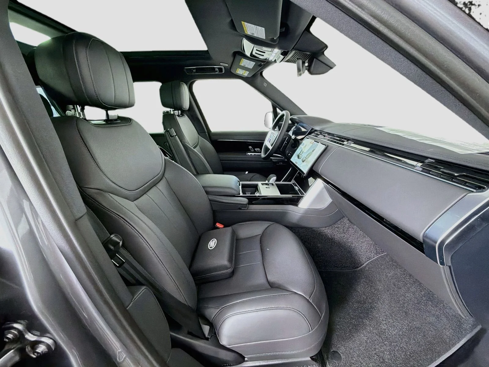 New 2026 Eiger Gray Meta Land Rover SE image 32