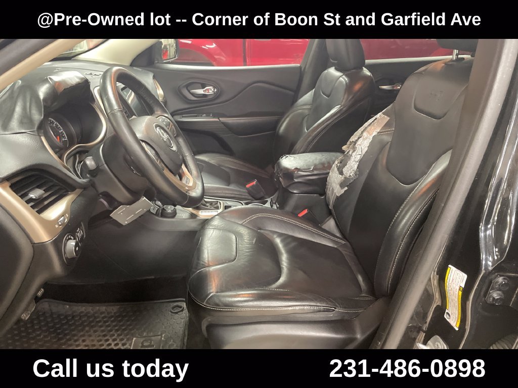 Used 2015 Black Jeep Latitude image 12