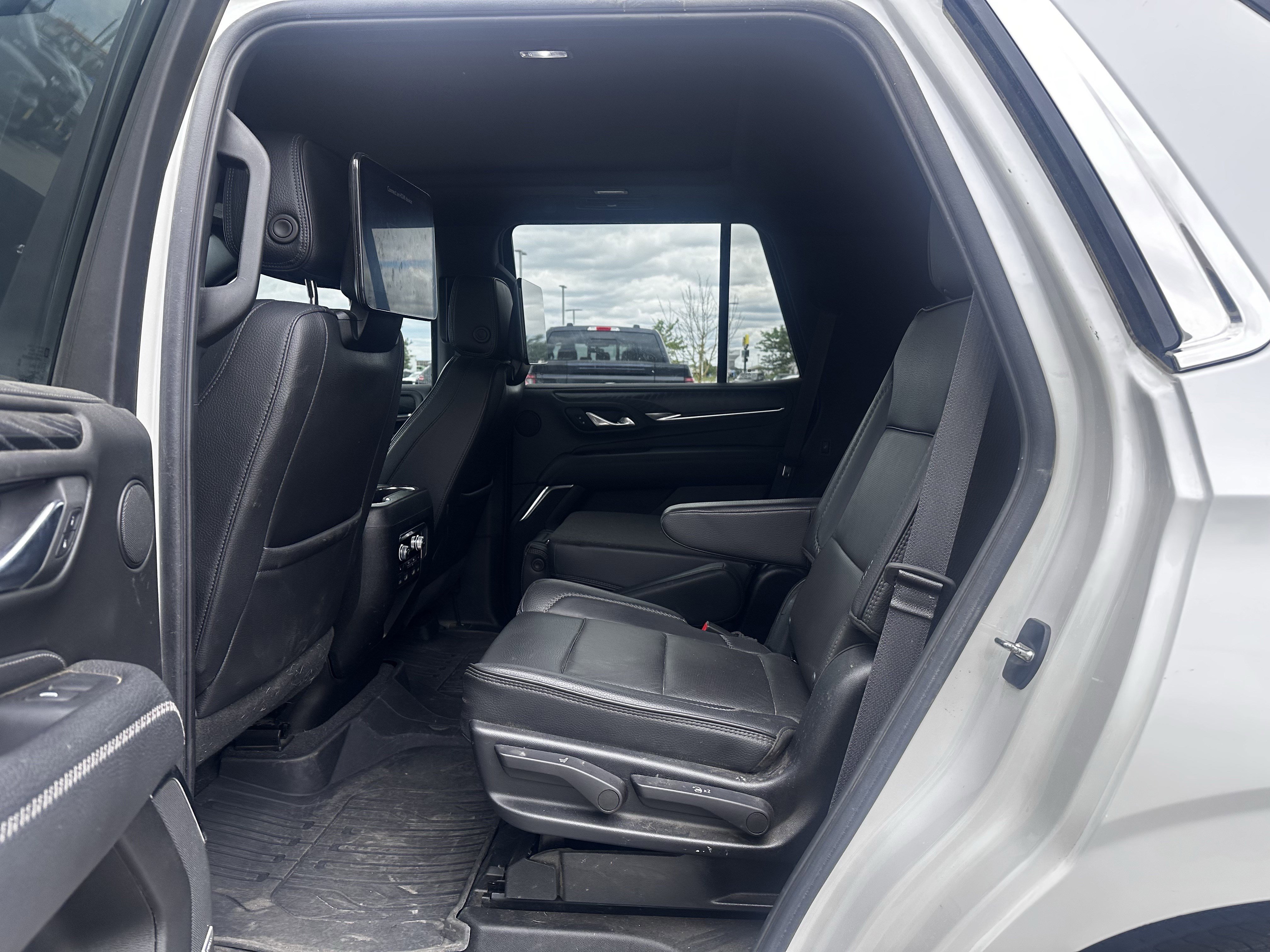 Used 2023 White Frost Tricoat GMC Denali image 8