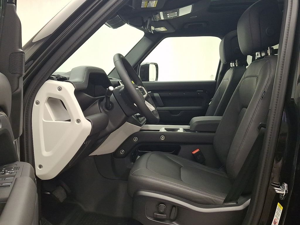 New 2026 Santorini Black Land Rover X-Dynamic SE image 9