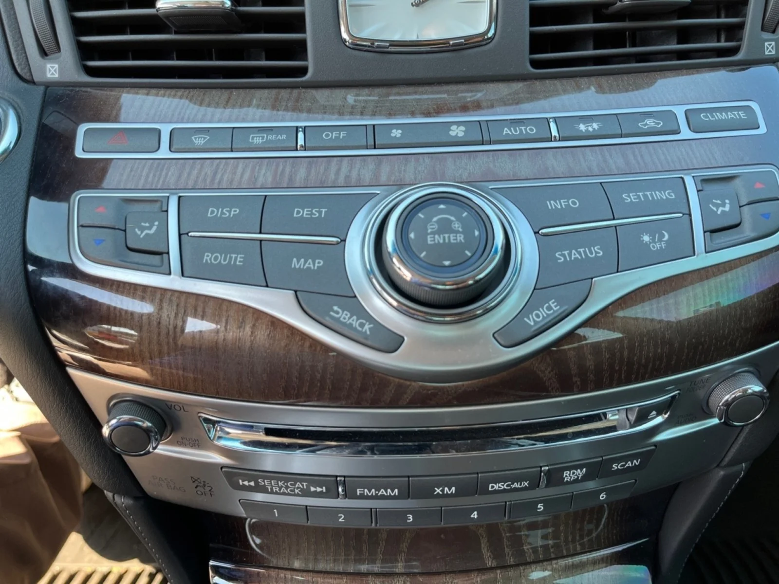 Used 2012 Moonlight White INFINITI  image 8