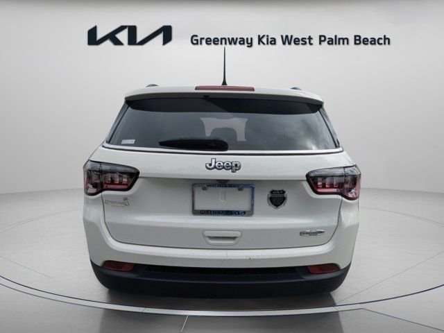 Used 2021 White Jeep Latitude image 6