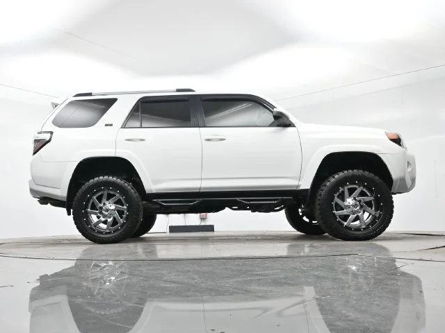 Used 2019 Super White Toyota SR5 image 30