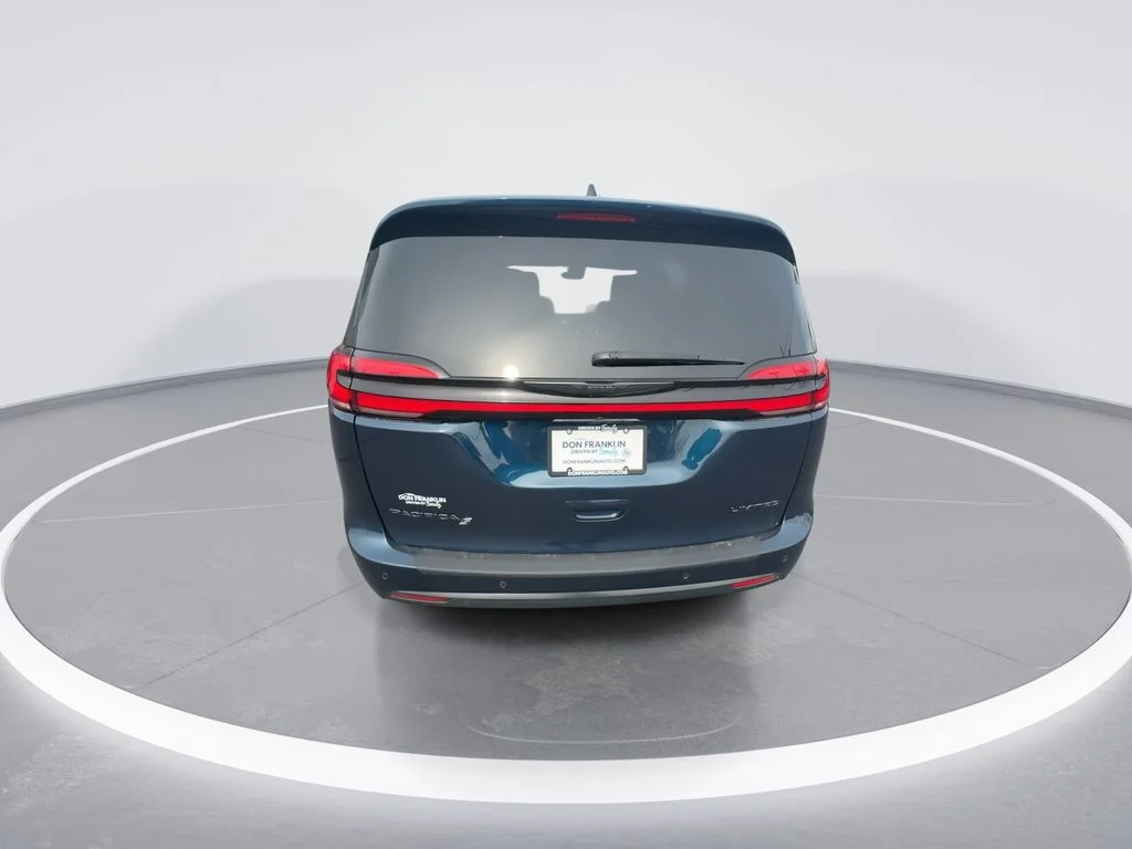 Used 2025 Blue Chrysler Limited image 7