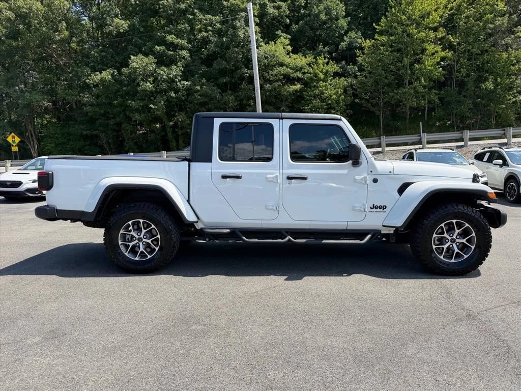 Used 2024 White Jeep Sport S image 17